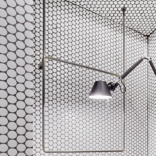 Bílá mozaika kolečka v koupelně